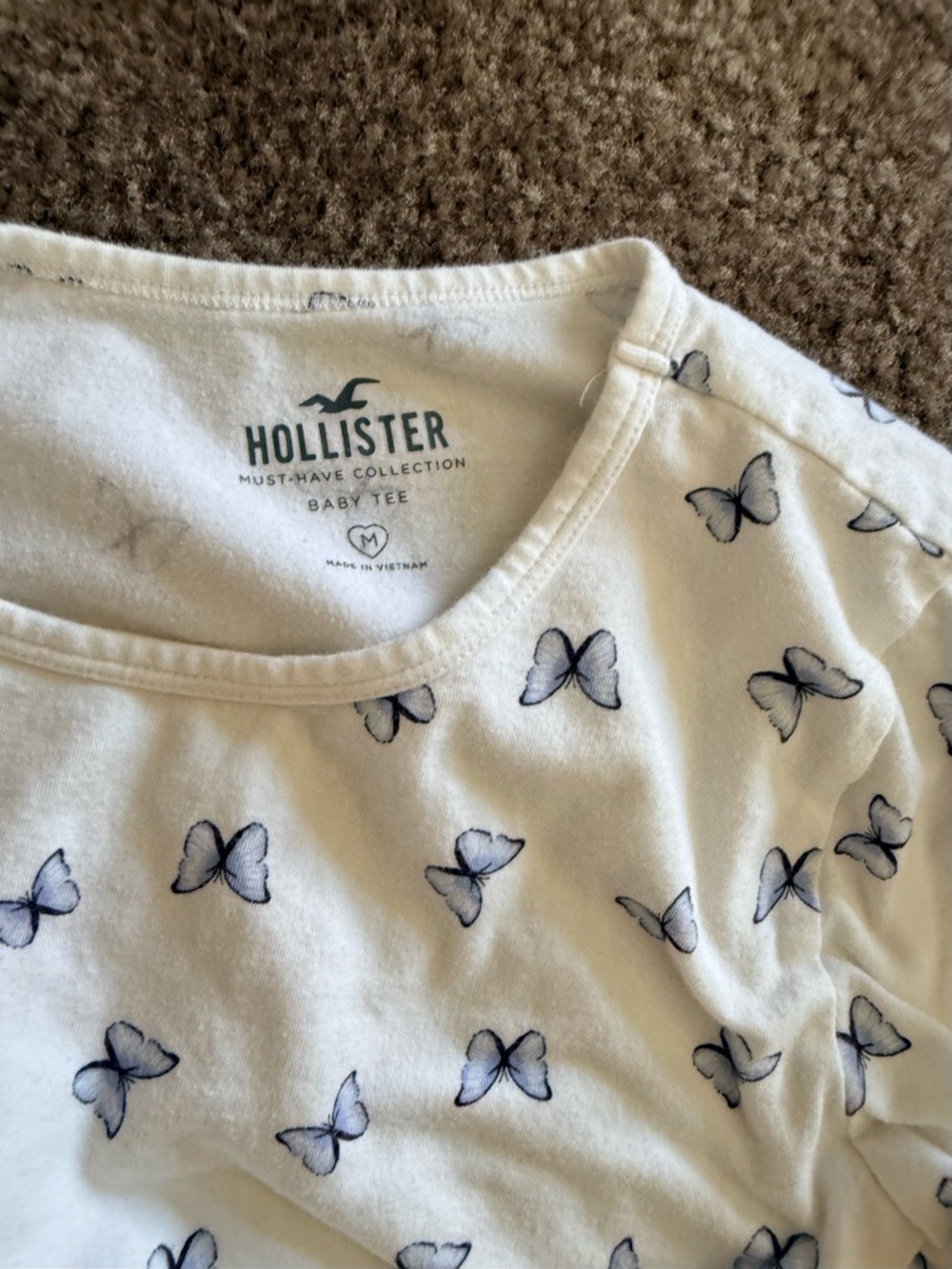Hollister lot 5- White Floral, White Butterfly & Bright Pink Crop - Picture 5 of 9